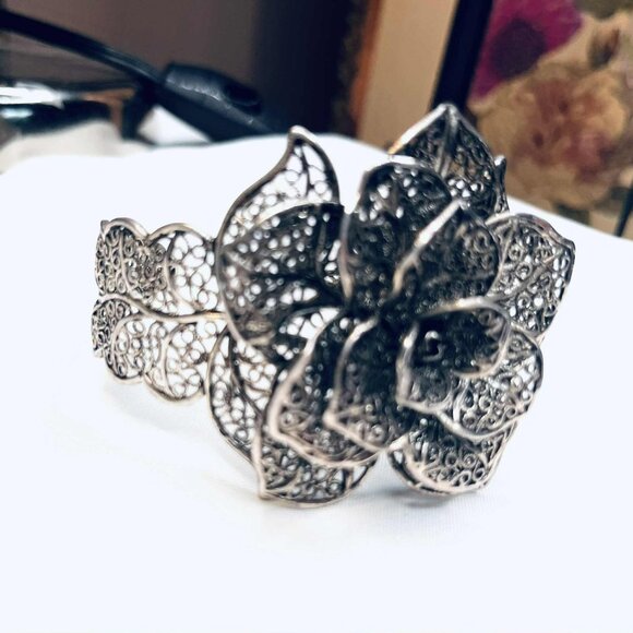 Vintage Melchior Floral Filigree Cuff Bracelet 1980s, Handmade Look - Picture 7 of 8